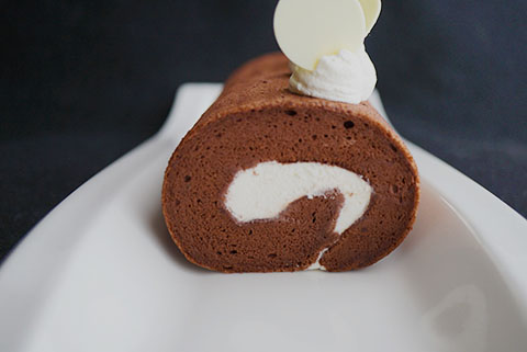 チョコレートスフレロールケーキ